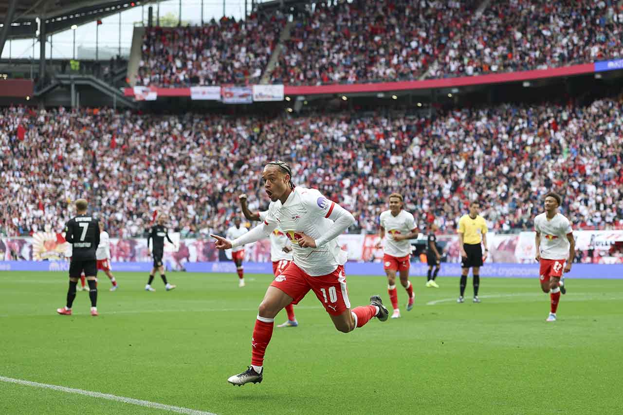 Leipzig vence Stuttgart e se aproxima do Bayern na tabela do Campeonato Alemão