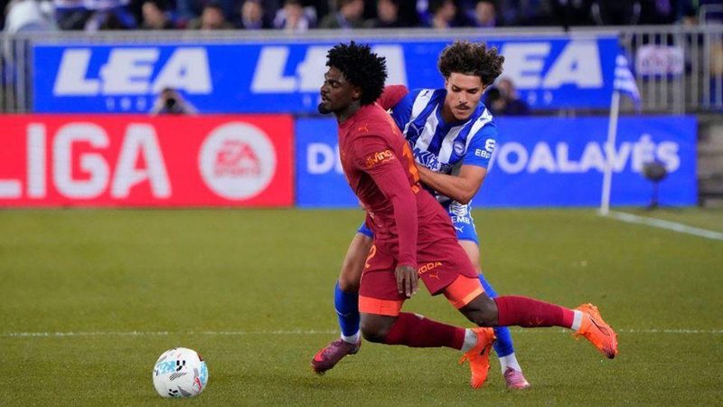 Valencia empata sin brillo contra Alavés y muestra pocas luces en su juego