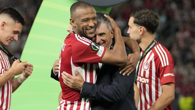 José Luis Mendilibar: De veterano del fútbol español a leyenda en el Olympiacos