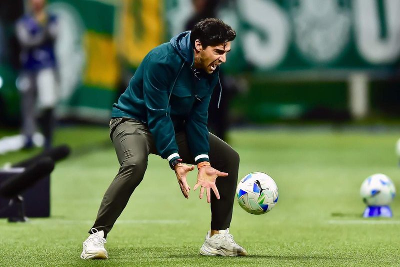 Abel Ferreira expressa alívio e emoção após classificação do Palmeiras na Libertadores