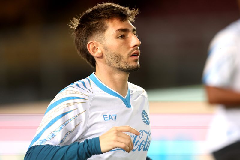 Emergenza infortuni per il Napoli: Gilmour si ferma contro il Como