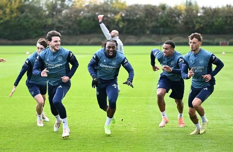 Arsenal tenta manter liderança diante do Burnley na Premier League