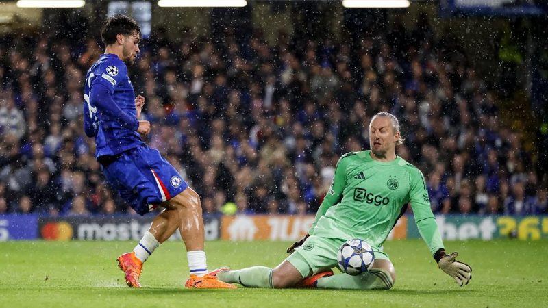 Chelsea arrasa al Ajax con cinco goles y récords históricos de juventud en Champions