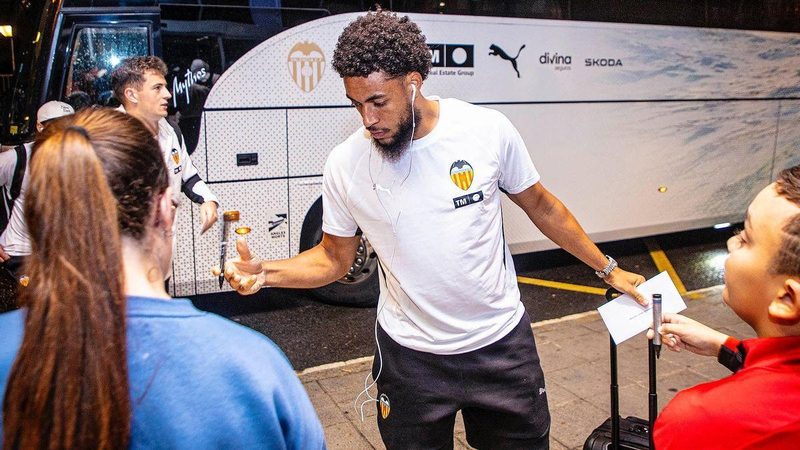 Valencia busca dar un paso adelante en Mendizorroza para evitar el descenso