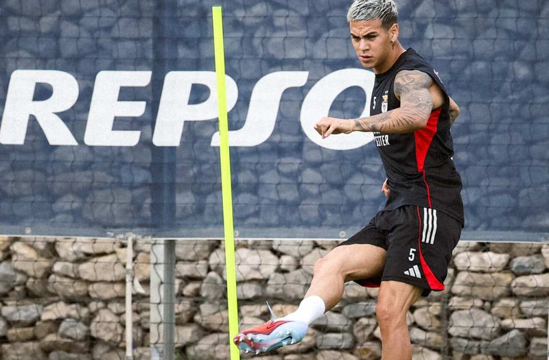 Benfica busca vitória contra Vitória de Guimarães em duelo decisivo no Campeonato Português