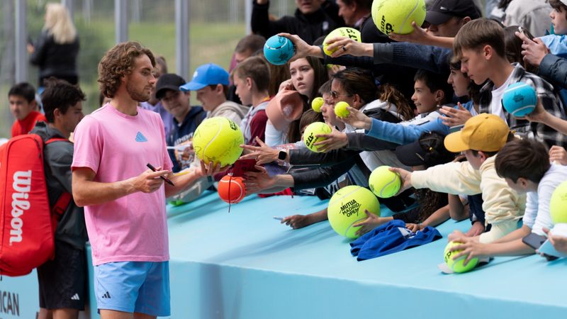 Stefanos Tsitsipas se retira a última hora del Open 500 de Viena tras lesión