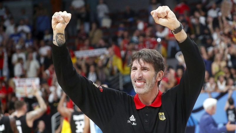 Álex Mumbrú regresa a casa tras 32 días hospitalizado por pancreatitis