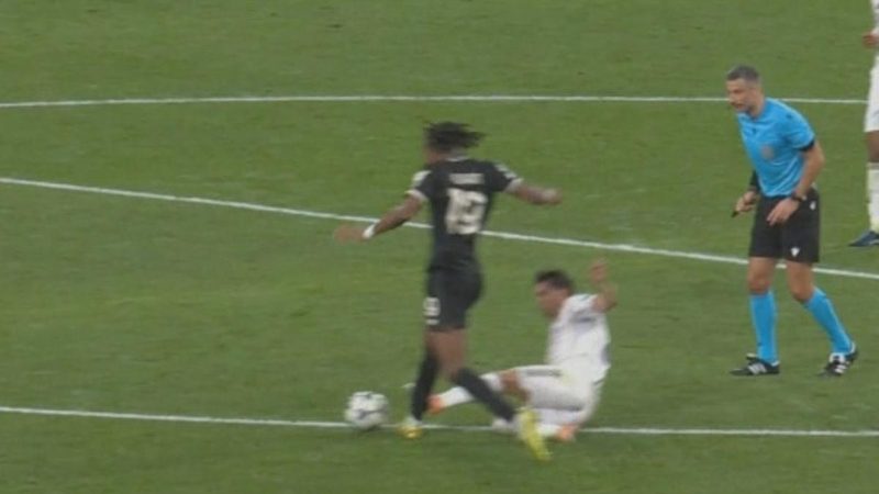Polémica en el Bernabéu: Brahim Díaz evitó la roja en dura entrada contra Juventus