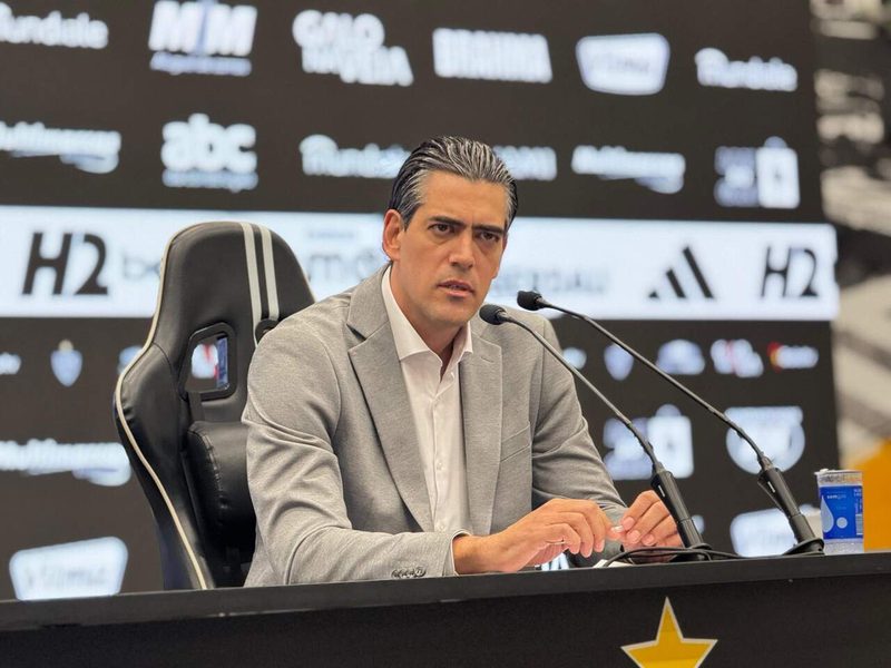 Paulo Bracks detalha controle de cartões no Atlético após ausência de Scarpa