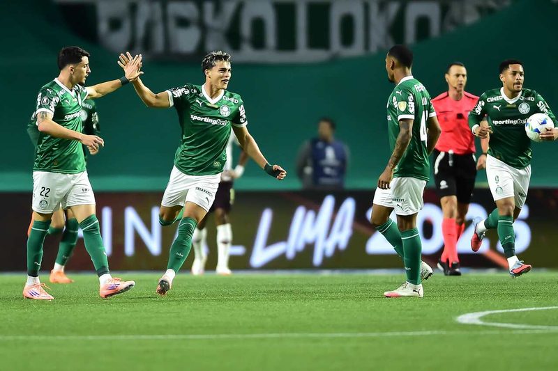 Palmeiras realiza virada histórica e avança à final da Libertadores com goleada