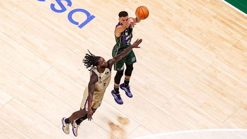Unicaja lucha por mejorar su acierto en triples tras un inicio complicado