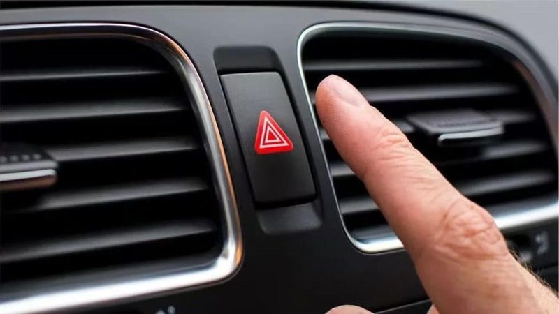 Multas y uso correcto de los warning: cuándo y cómo activar las luces de emergencia