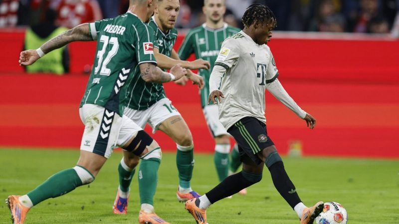 Bayern Münchens Wisdom Mike vor der U17-Weltmeisterschaft in Katar