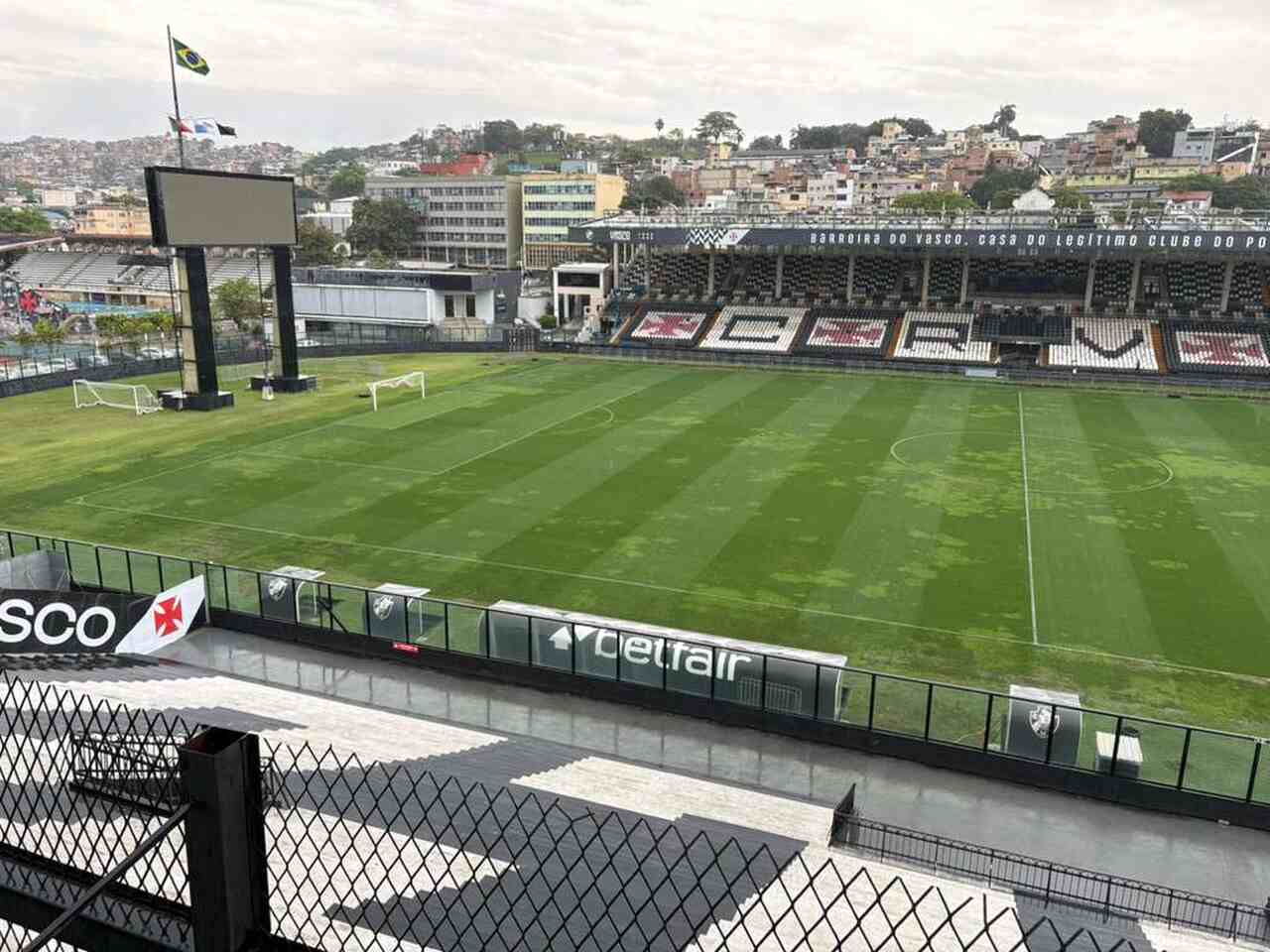 Vasco melhora gramado de São Januário e se prepara para duelo contra São Paulo