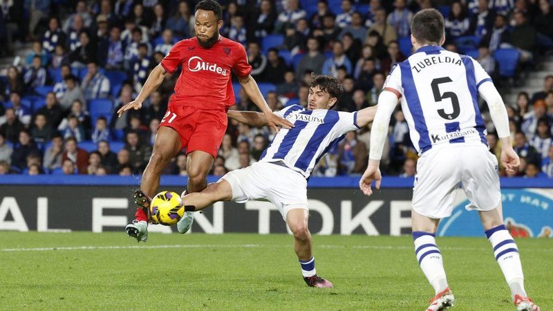 Sevilla FC afronta bajas clave y posible cambio táctico para su visita a la Real Sociedad