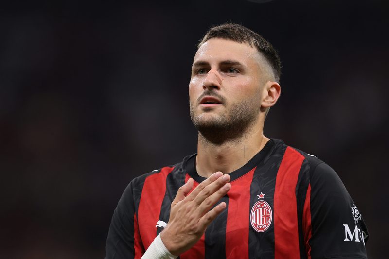 Milan in ansia per Giménez: il padre svela il problema alla caviglia