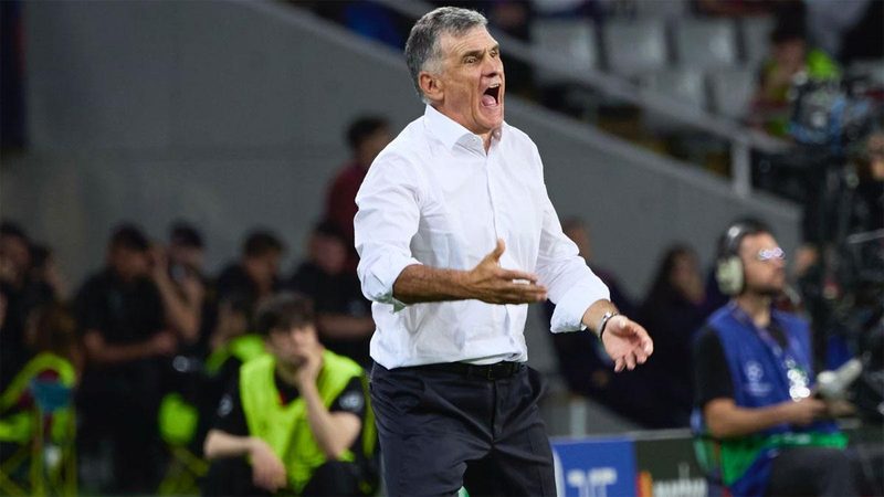 Mendilibar critica duramente el arbitraje tras la derrota de Olympiacos ante el Barça