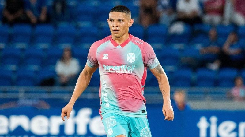 Fabricio Assís supera dudas y gana protagonismo en el CD Tenerife tras un verano complicado