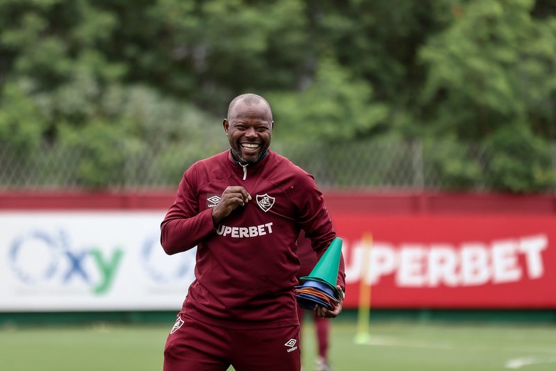 Renê brilha com gol e Fluminense vence o Ceará em jogo emocionante