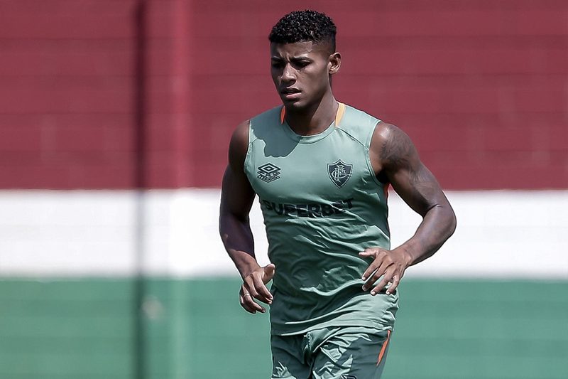 Fluminense pode enfrentar Ceará sem Hércules e com mudanças no meio-campo
