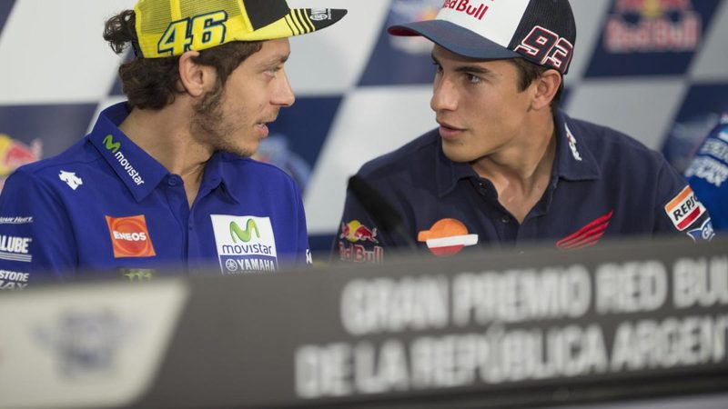 La rivalità tra Valentino Rossi e Marc Marquez continua a infiammarsi dopo dieci anni