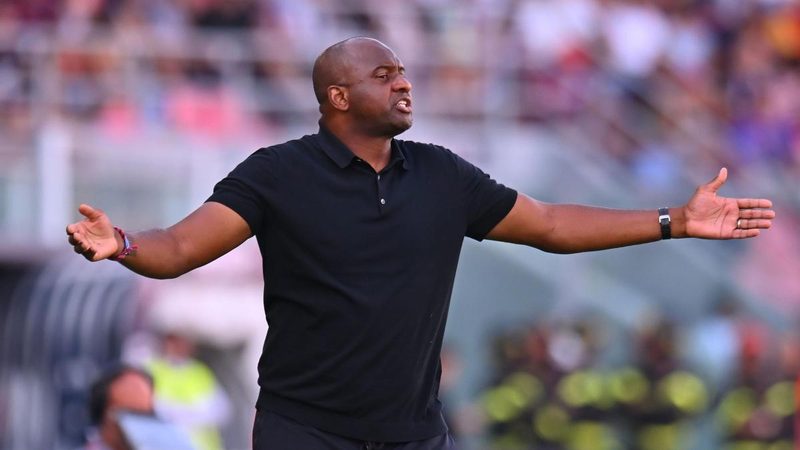 Patrick Vieira lascia il Genoa: il club affida la panchina a Murgita e Criscito