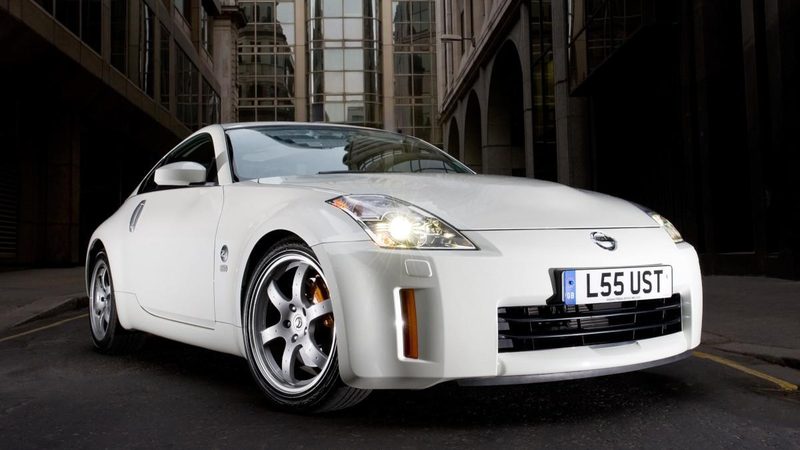 Nissan 350Z y Mitsubishi Montero, los coches más económicos para asegurar en 2025