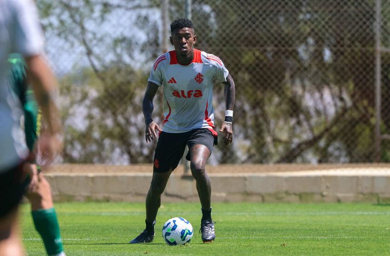 Vitão avança na recuperação e pode voltar ao Internacional contra o Atlético-MG