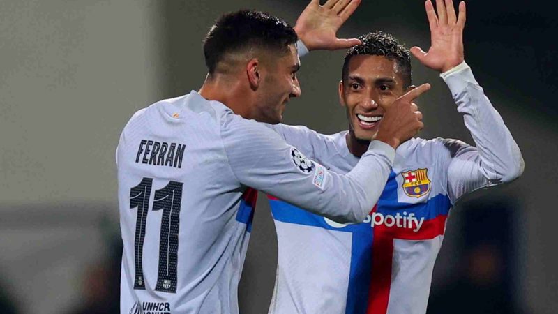 Ferran Torres sorprende en la convocatoria del Barcelona para enfrentar al Olympiacos