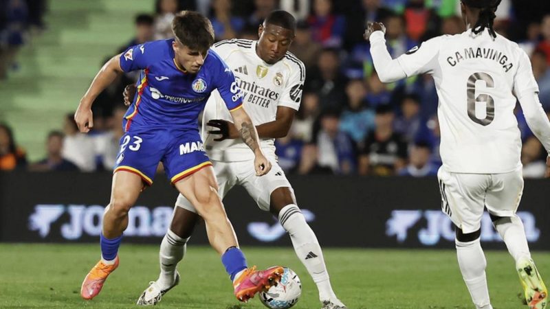 David Alaba abandona el campo por sobrecarga tras destacada primera mitad con Real Madrid