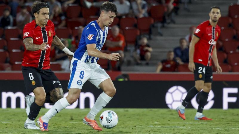 Antonio Blanco celebra 100 partidos oficiales con el Deportivo Alavés