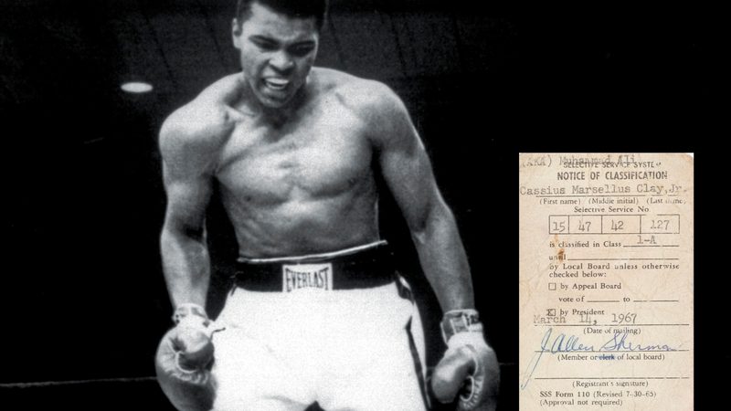 Subastan tarjeta de reclutamiento que simboliza la lucha de Muhammad Ali contra la Guerra de Vietnam