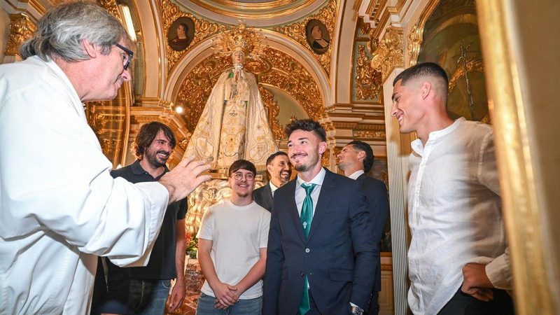 Elche se encomienda a la Virgen de la Asunción para lograr salud y permanencia en Primera