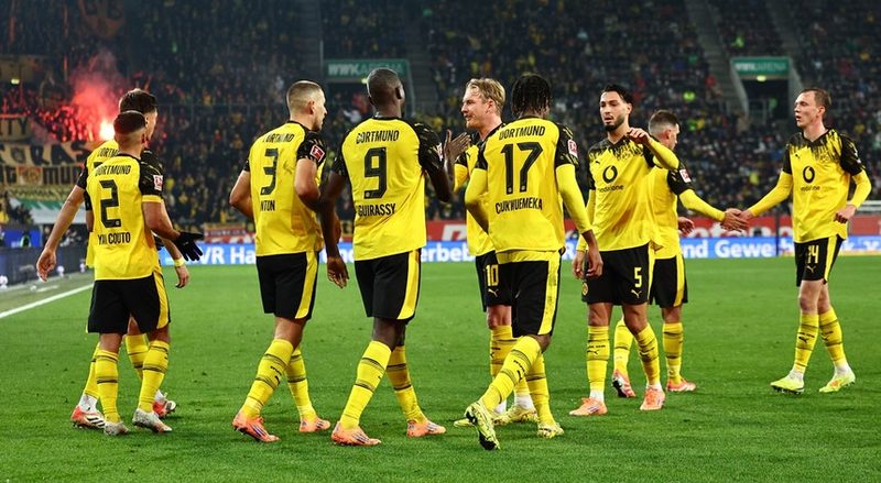Dortmund conquista vitória crucial e se aproxima do Bayern na Bundesliga