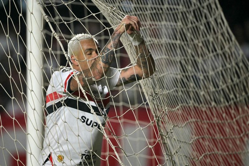 Tricolor busca quebrar jejum de gols contra o Palmeiras em clássico decisivo