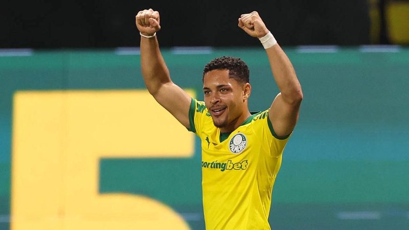 Vitor Roque renace tras un inicio difícil en Barça y Betis y brilla en Palmeiras