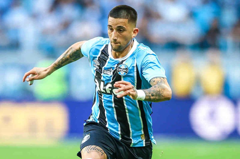 Cristian Olivera revela desejo de deixar o Grêmio e se unir ao Nacional em 2026