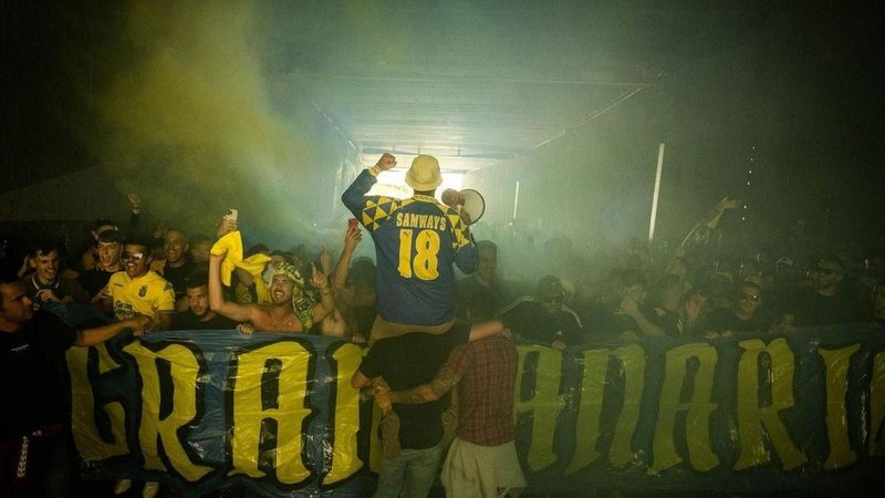 Ultras de la UD Las Palmas protestan por controles de alcoholemia y abandonan el Gran Canaria