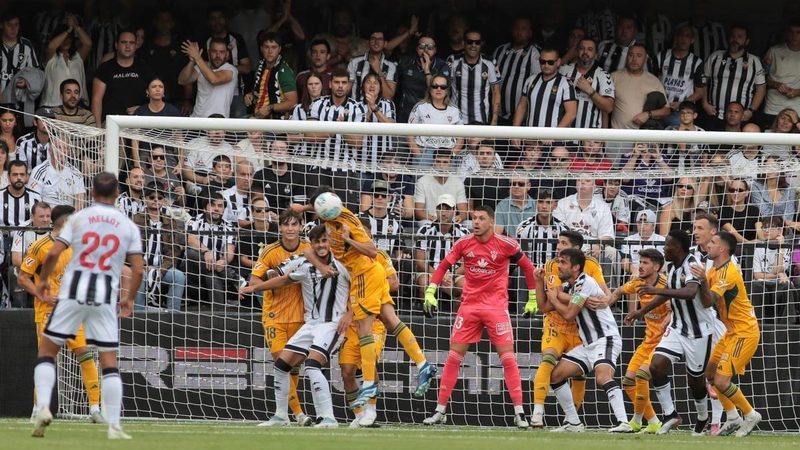 El Albacete frena los sueños del Castellón con un gol temprano y un arbitraje polémico