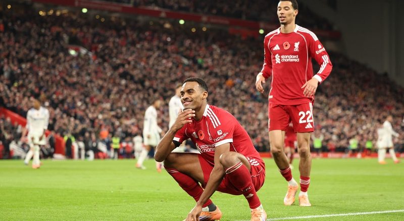 Liverpool encerra jejum com vitória sobre Aston Villa na Premier League