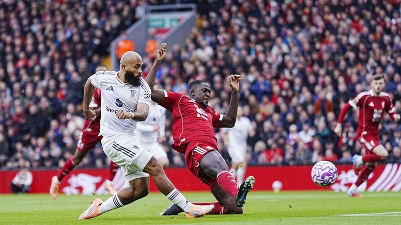 Liverpool parte como favorito frente a Manchester United tras recientes resultados y rendimiento