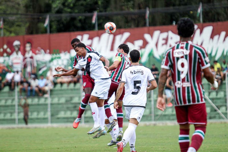 Empate emocionante marca o primeiro duelo entre Fluminense e Vasco na semifinal do Carioca Sub-20