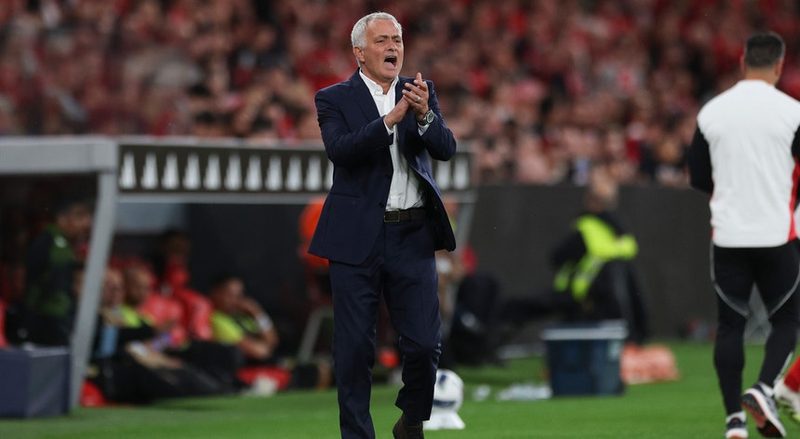 Mourinho destaca desafios de jogar em Guimarães antes de duelo com o Vitória