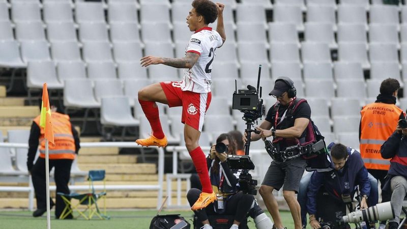 Girona muestra evolución y lucha hasta el final ante un Barça mermado en Montjuïc
