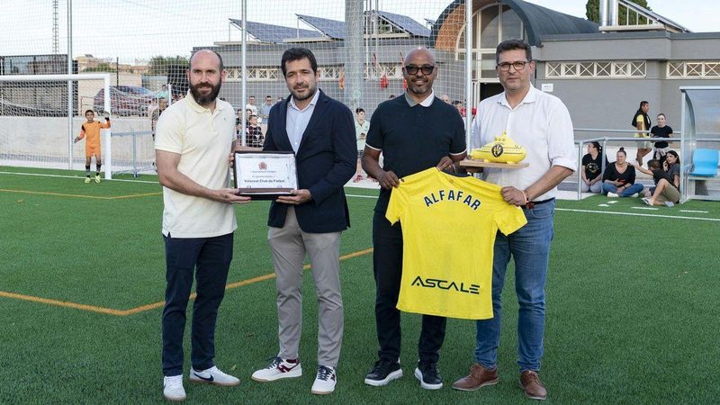 Villarreal CF restaura siete campos tras la dana y se une al homenaje del Valencia CF