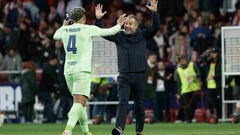 Araujo sorprende como delantero y da la victoria al Barça en una noche de inventos de Flick