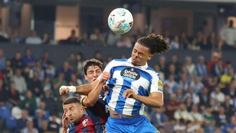 Lucas Noubi emerge como alternativa clave para suplir a Ximo en la defensa del Deportivo