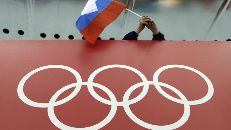 FIS prohíbe a esquiadores rusos y bielorrusos competir en Milán-Cortina 2026