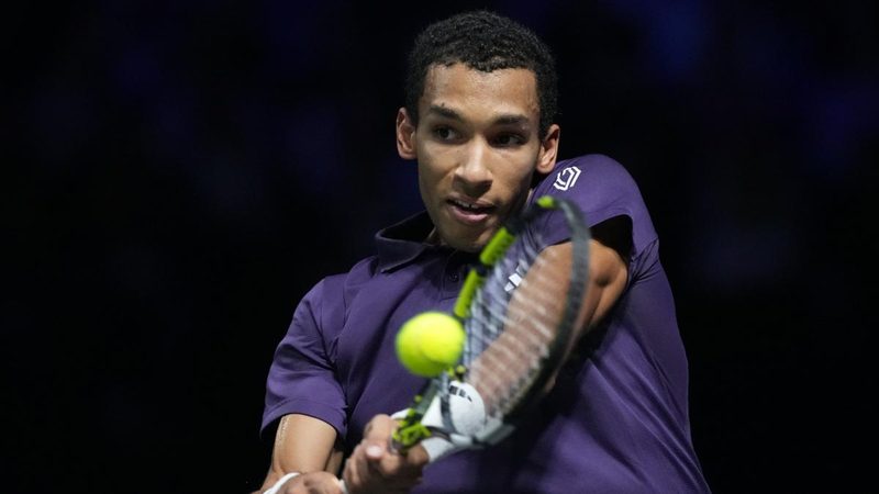 Felix Auger-Aliassime conquista la semifinale a Parigi e mette a rischio Musetti