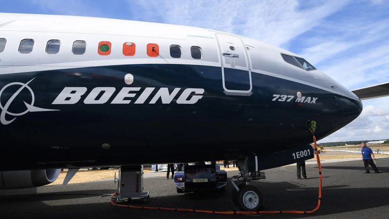Boeing 737 de United Airlines choca con globo meteorológico y aterriza de emergencia en Utah